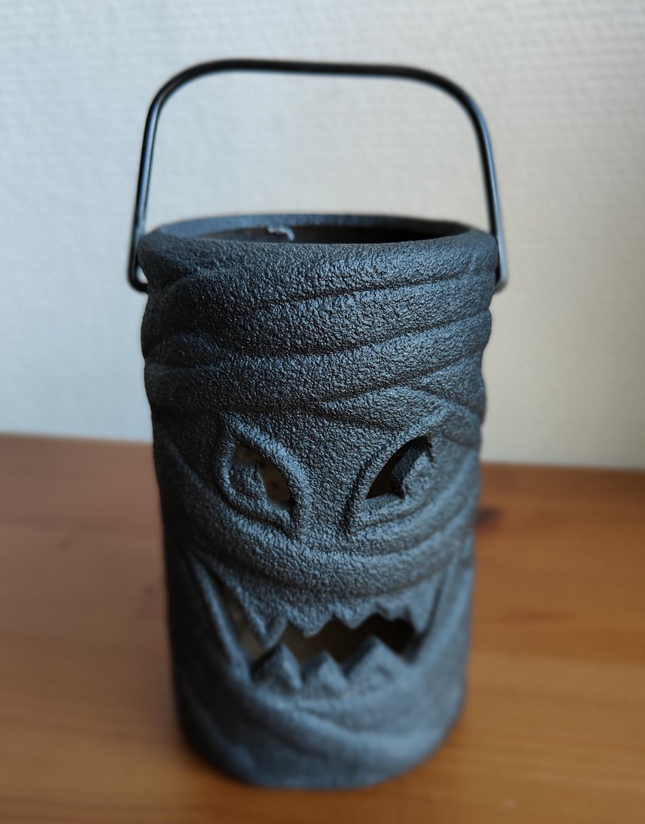 Totally Halloween | Griezelige Keramische Lantaarn | Theelichthouder | 13 cm | Zwart